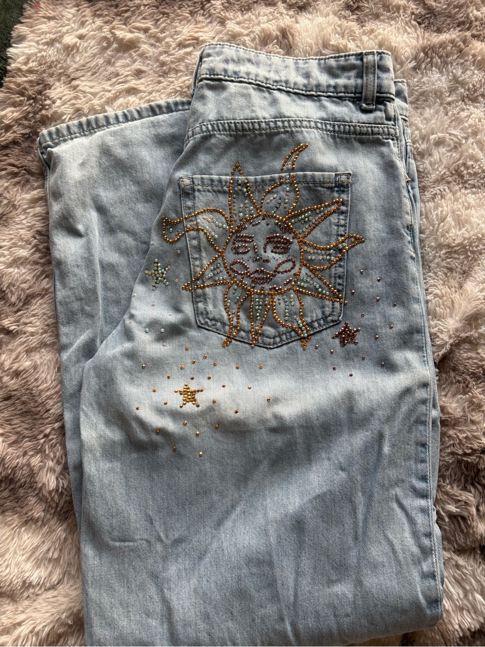 Light Wash Jeans with Beaded Sun Pocket